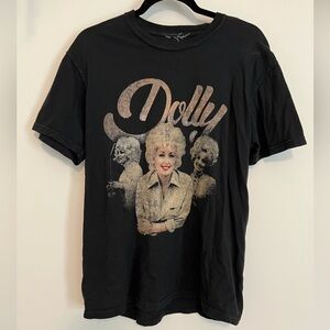 Dolly Parton size medium black graphic t shirt